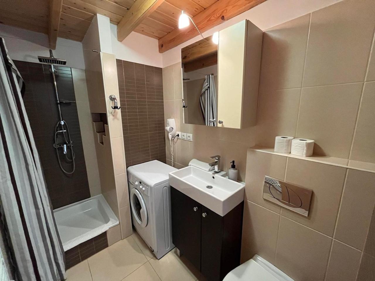 City Apartman Haz Балатонлелле Экстерьер фото