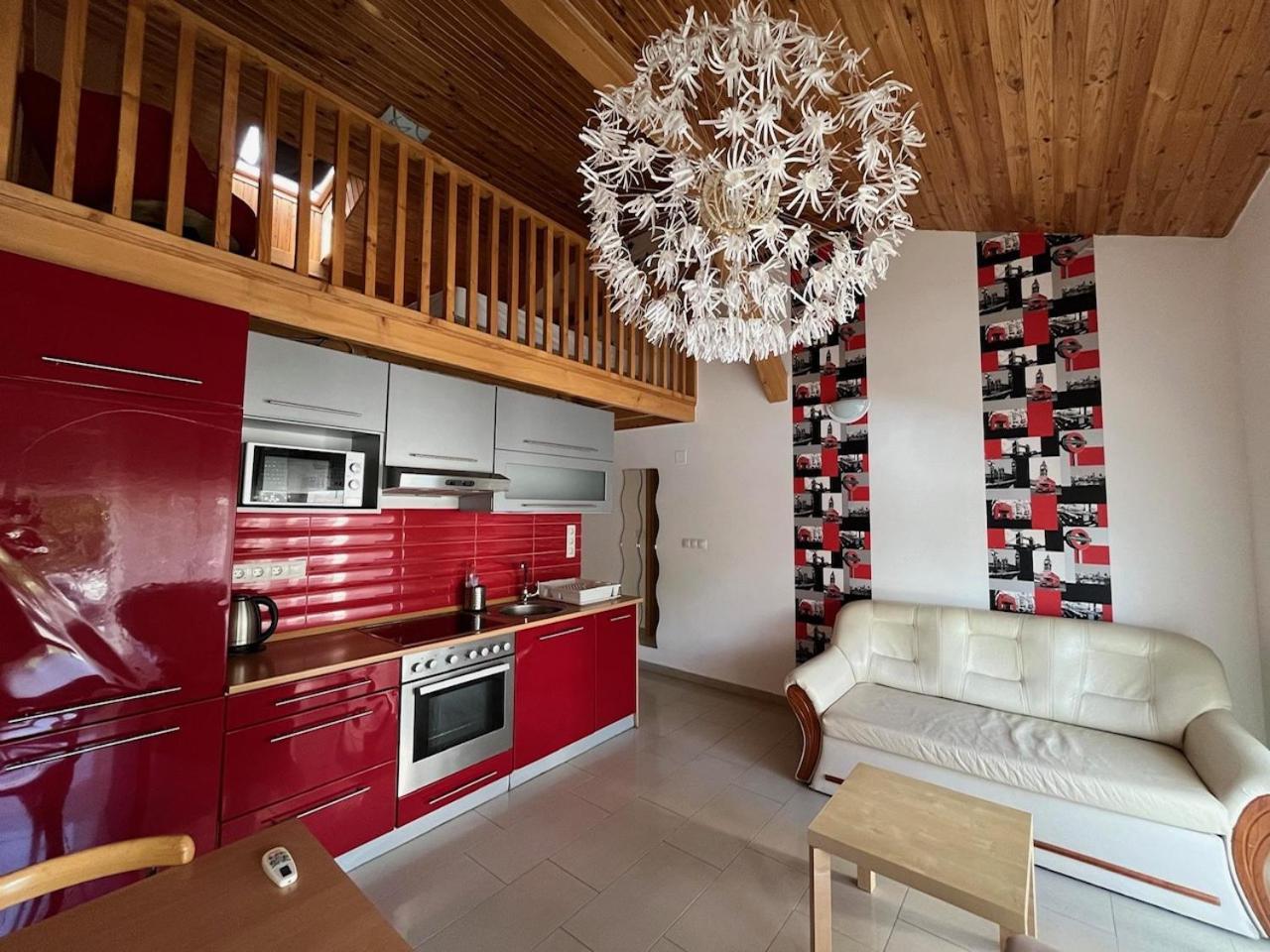 City Apartman Haz Балатонлелле Экстерьер фото