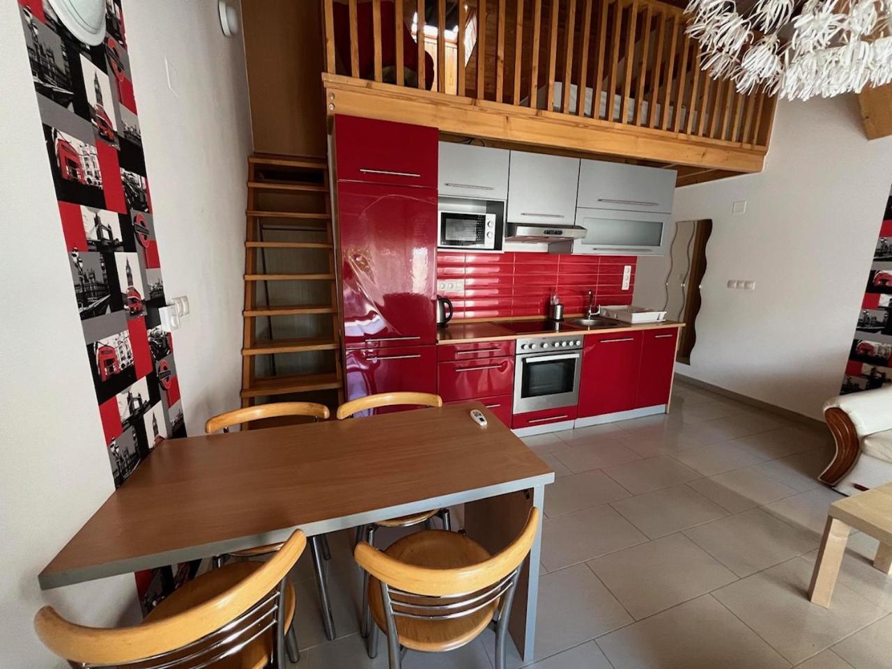 City Apartman Haz Балатонлелле Экстерьер фото